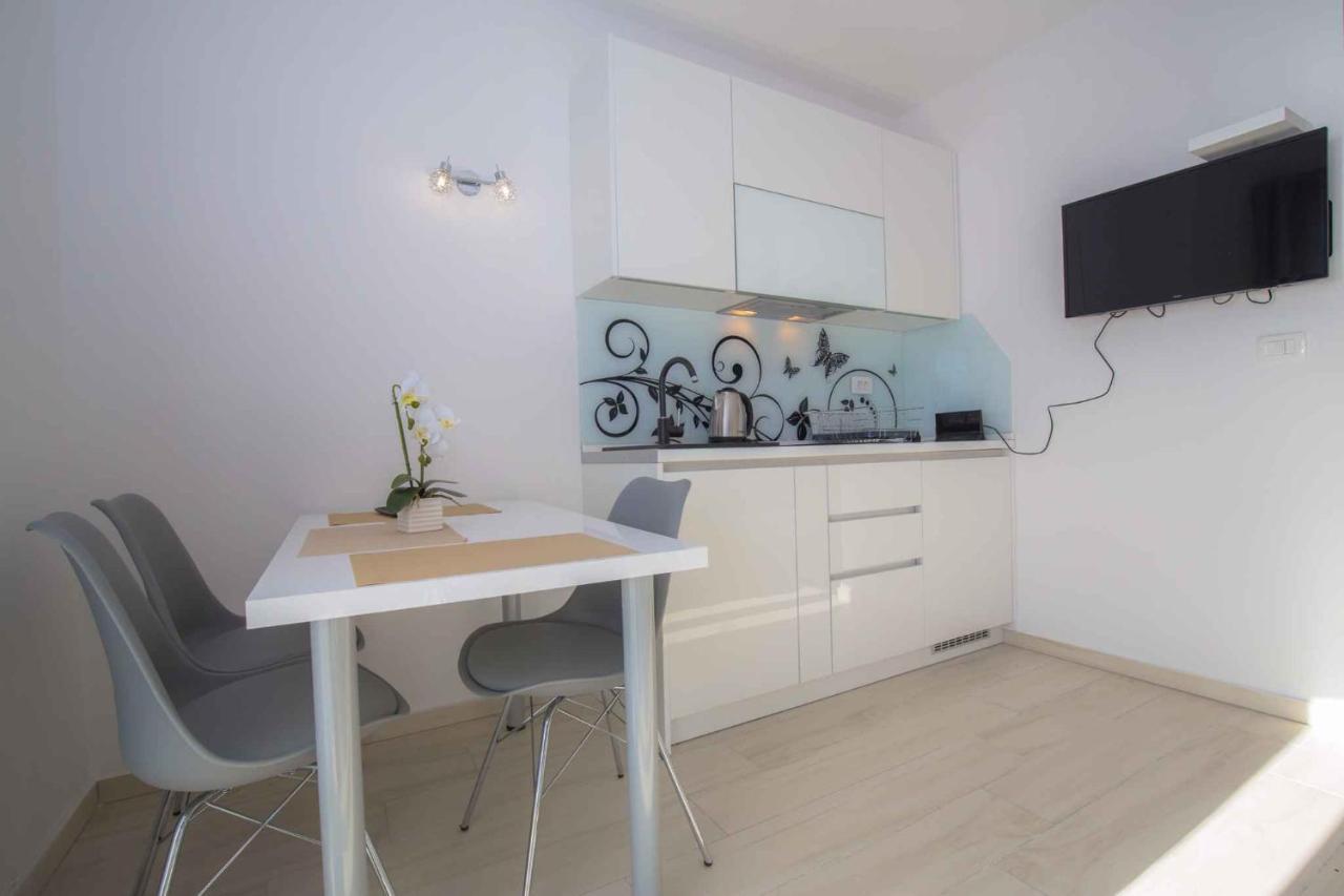 Apartments In Rogoznica 40364 Exterior photo