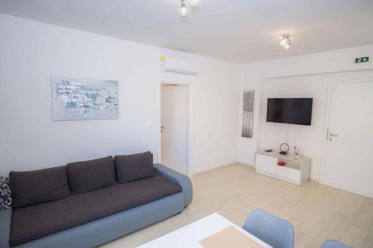 Apartments In Rogoznica 40364 Exterior photo