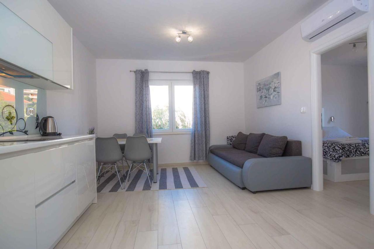 Apartments In Rogoznica 40364 Exterior photo